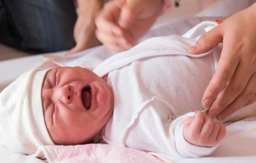 Mẹ sinh đôi bị ít sữa khi bé được 2,5 tháng phải làm sao để gọi sữa mẹ về?