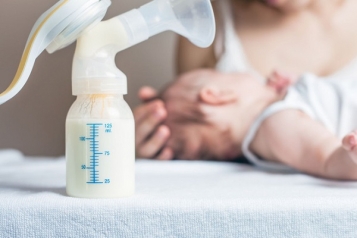 Giải đáp các vấn đề liên quan đến vắt – hút sữa mẹ cần biết