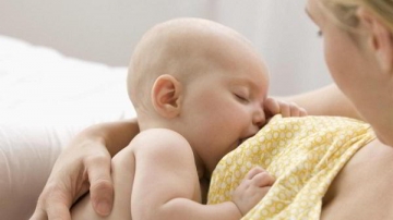 8 kinh nghiệm quý báu giúp nuôi con bằng sữa mẹ đúng cách