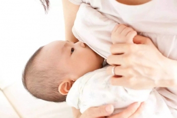 Trẻ sơ sinh bú bao nhiêu là đủ và dấu hiệu bé bú không đủ sữa